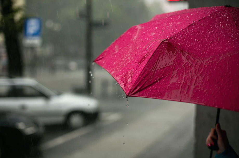 Rainy day with red umbrella photo | Thompson Insurance | Umbrella Insurance